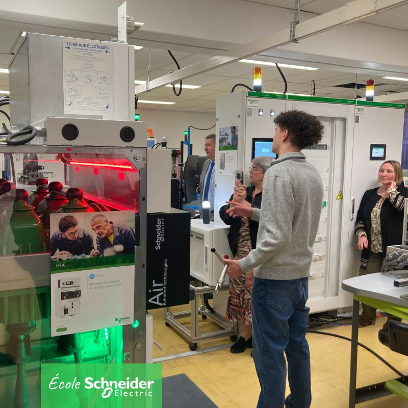 :camera_with_flash: Retour en images sur la soirée d’inauguration du plateau technique du Lycée Jules Ferry !